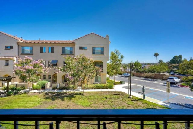 1576 CASTILLO Way 45, Vista, CA 92081