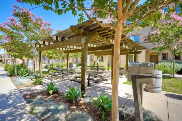 1576 CASTILLO Way 45, Vista, CA 92081