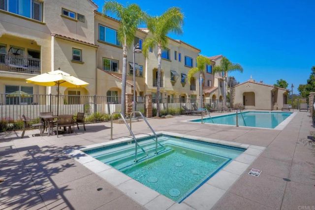1576 CASTILLO Way 45, Vista, CA 92081