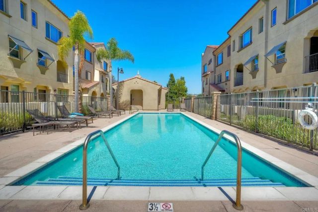 1576 CASTILLO Way 45, Vista, CA 92081