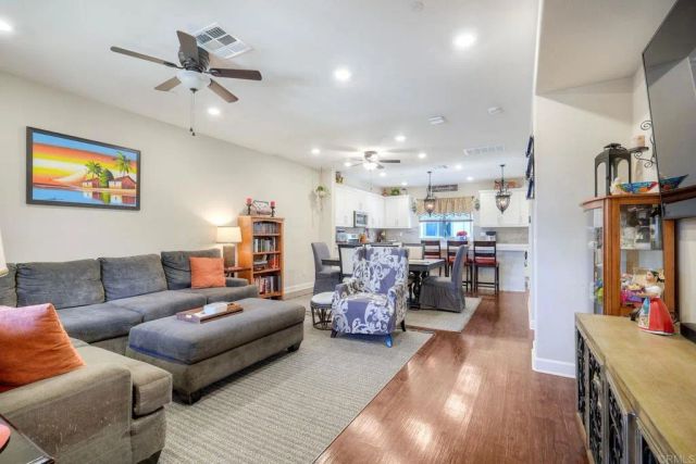 1576 CASTILLO Way 45, Vista, CA 92081
