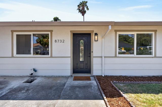 8732 El Toreador Way, Elk Grove, CA 95624
