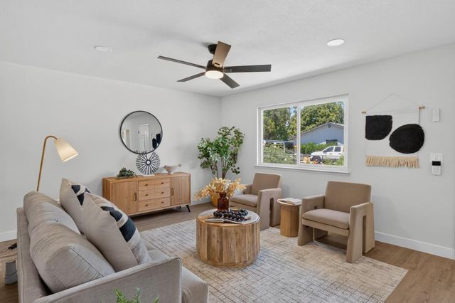 8732 El Toreador Way, Elk Grove, CA 95624