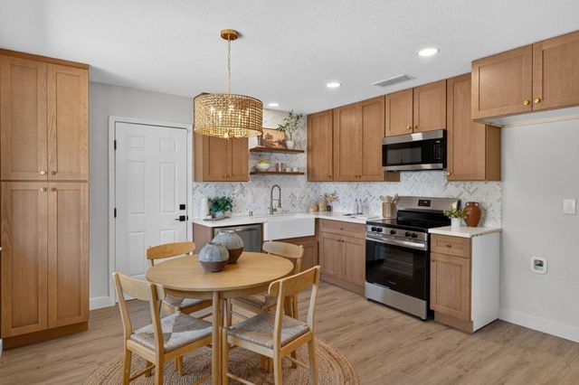 8732 El Toreador Way, Elk Grove, CA 95624