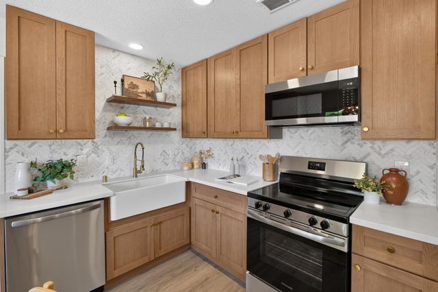 8732 El Toreador Way, Elk Grove, CA 95624