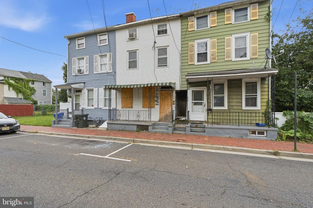 507 LAWRENCE ST, BURLINGTON, NJ 08016 — photo 2