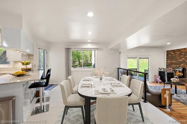 1830 Lone Pine Road, Bloomfield Hills, MI 48302