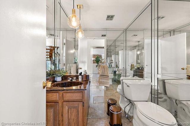 1830 Lone Pine Road, Bloomfield Hills, MI 48302