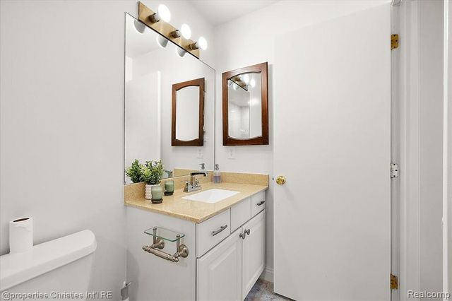 1830 Lone Pine Road, Bloomfield Hills, MI 48302