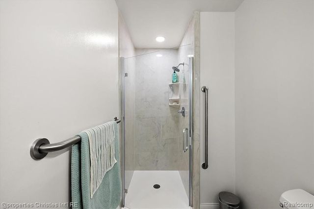 1830 Lone Pine Road, Bloomfield Hills, MI 48302