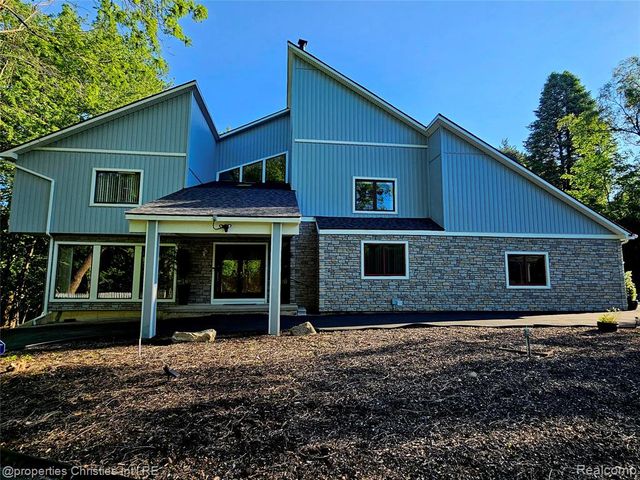 1830 Lone Pine Road, Bloomfield Hills, MI 48302