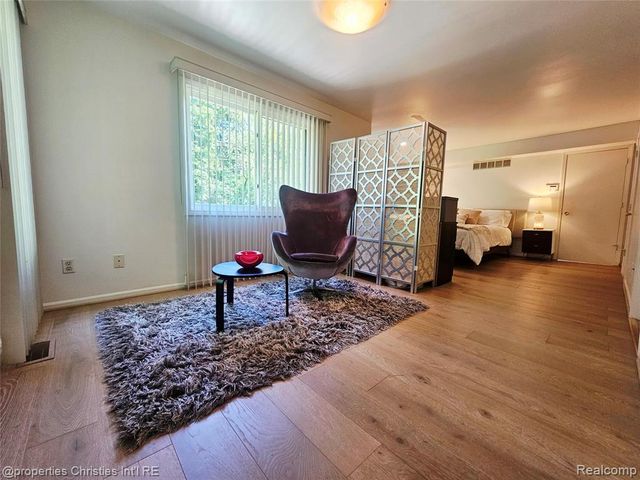 1830 Lone Pine Road, Bloomfield Hills, MI 48302