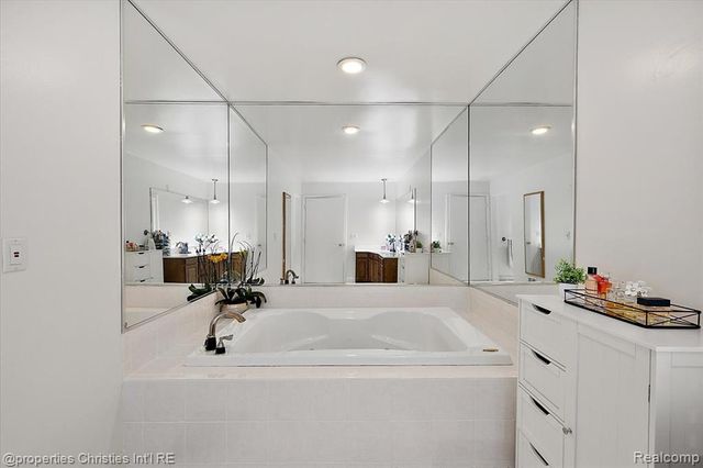 1830 Lone Pine Road, Bloomfield Hills, MI 48302
