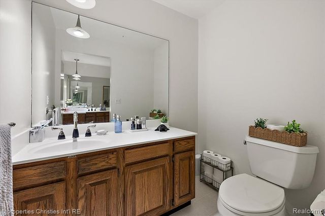 1830 Lone Pine Road, Bloomfield Hills, MI 48302