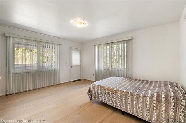 1830 Lone Pine Road, Bloomfield Hills, MI 48302