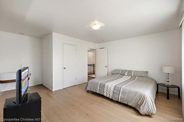 1830 Lone Pine Road, Bloomfield Hills, MI 48302
