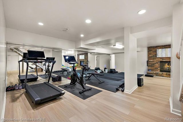 1830 Lone Pine Road, Bloomfield Hills, MI 48302