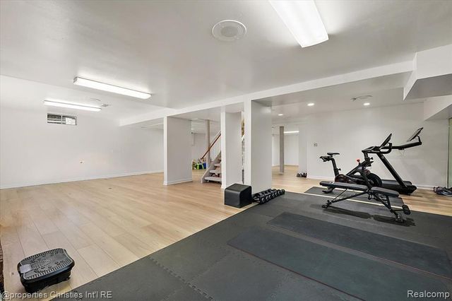 1830 Lone Pine Road, Bloomfield Hills, MI 48302
