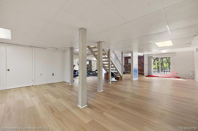1830 Lone Pine Road, Bloomfield Hills, MI 48302