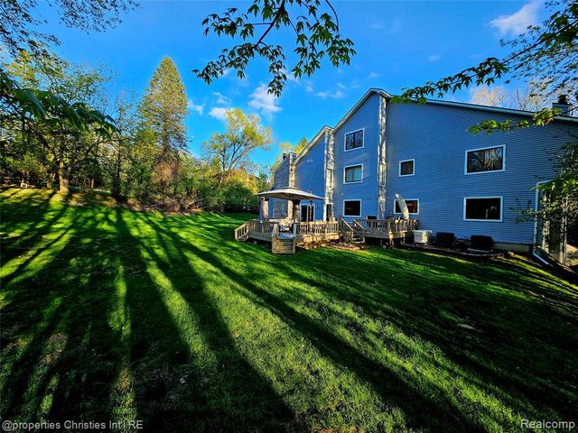 1830 Lone Pine Road, Bloomfield Hills, MI 48302