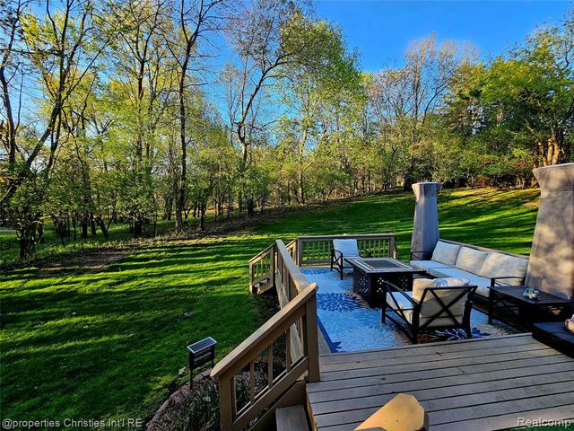 1830 Lone Pine Road, Bloomfield Hills, MI 48302