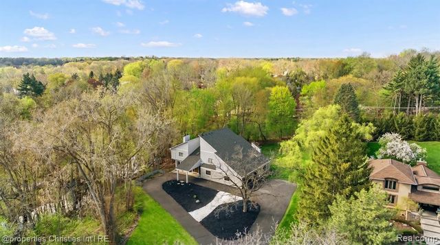 1830 Lone Pine Road, Bloomfield Hills, MI 48302
