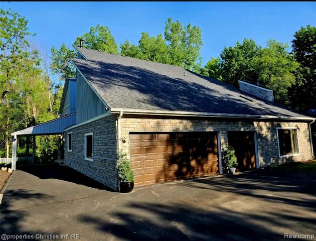 1830 Lone Pine Road, Bloomfield Hills, MI 48302