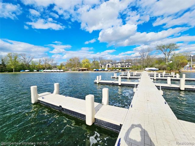 1830 Lone Pine Road, Bloomfield Hills, MI 48302