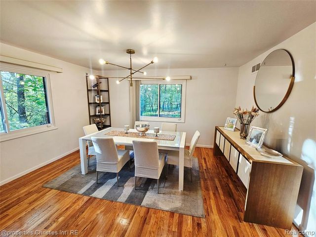 1830 Lone Pine Road, Bloomfield Hills, MI 48302