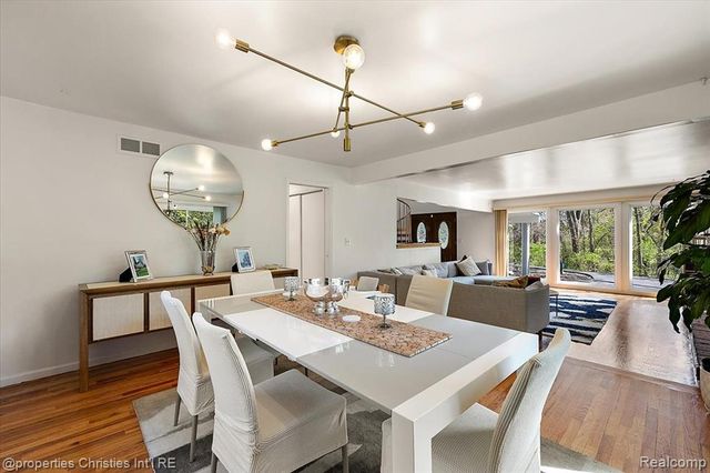 1830 Lone Pine Road, Bloomfield Hills, MI 48302
