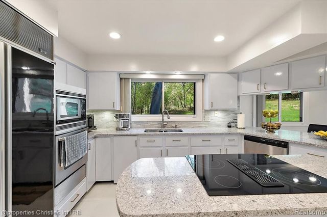 1830 Lone Pine Road, Bloomfield Hills, MI 48302
