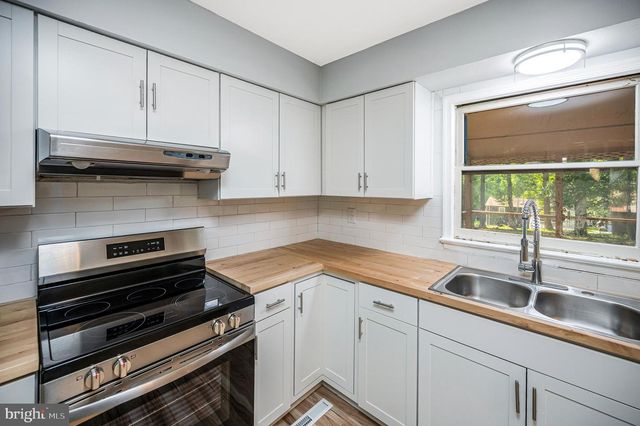 424 ALBANY ST, Fredericksburg, VA 22407