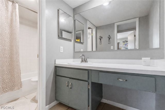 5258 Cedarbend DR 2, Fort Myers, FL 33919