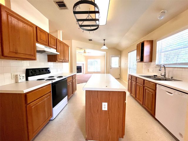 100 Giancarlos LN, Buda, TX 78610