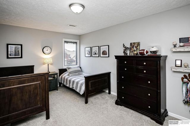 1509 S 152nd Avenue Circle, Omaha, NE 68144