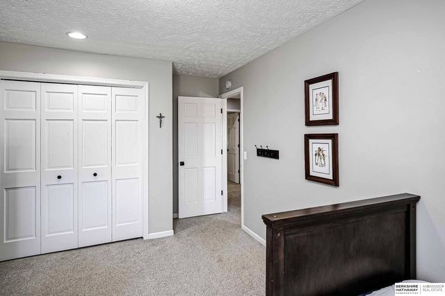 1509 S 152nd Avenue Circle, Omaha, NE 68144