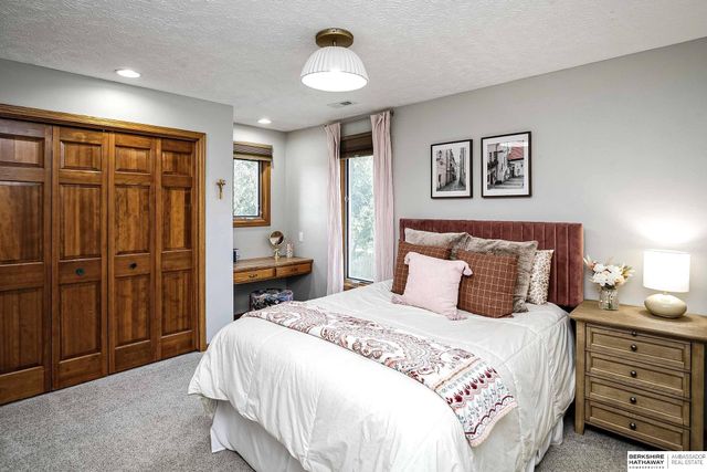 1509 S 152nd Avenue Circle, Omaha, NE 68144
