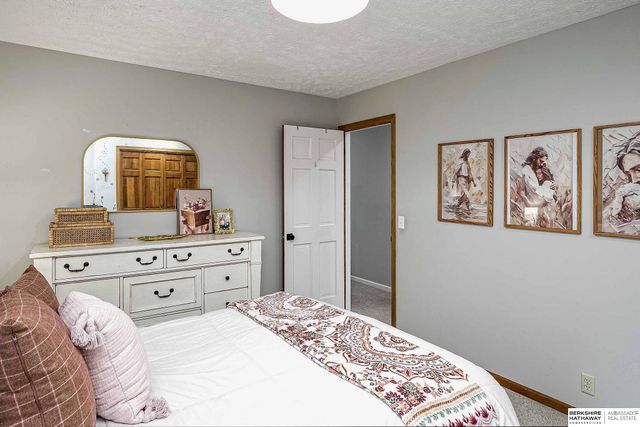1509 S 152nd Avenue Circle, Omaha, NE 68144