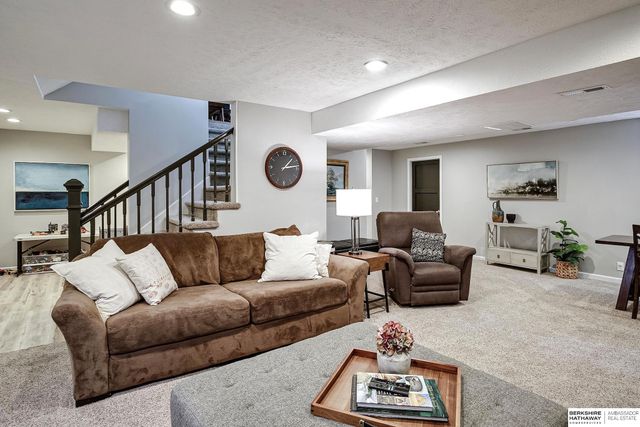 1509 S 152nd Avenue Circle, Omaha, NE 68144
