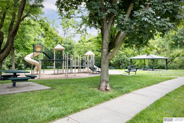 1509 S 152nd Avenue Circle, Omaha, NE 68144