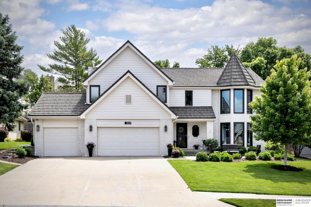 1509 S 152nd Avenue Circle, Omaha, NE 68144