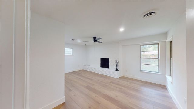 914 Tusing Street, Grand Prairie, TX 75050