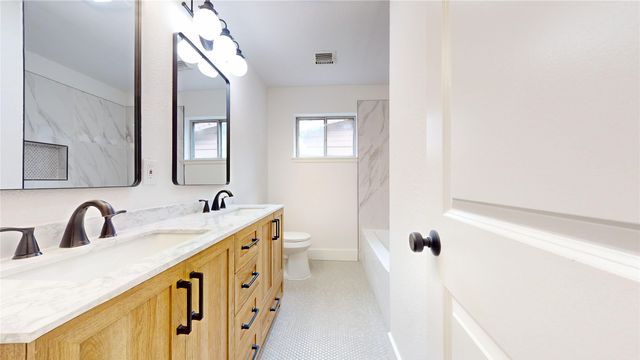 914 Tusing Street, Grand Prairie, TX 75050