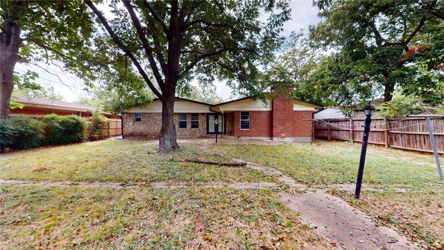 914 Tusing Street, Grand Prairie, TX 75050