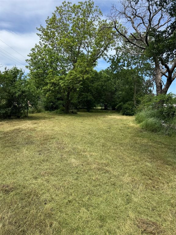 1733 S Lindsay Street, Gainesville, TX 76240