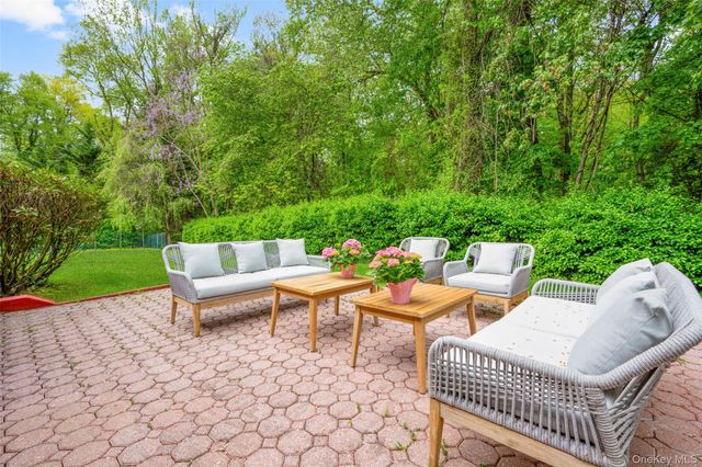 23 Round Hill Road, Scarsdale, NY 10583