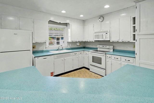 101 NE 40th Street, Oak Island, NC 28465