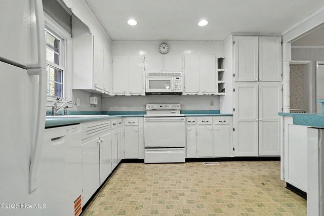 101 NE 40th Street, Oak Island, NC 28465