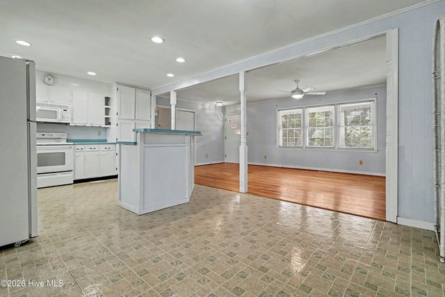 101 NE 40th Street, Oak Island, NC 28465