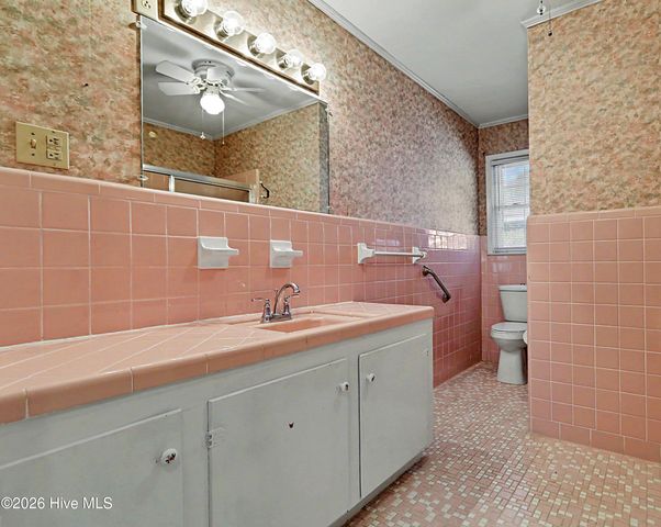 101 NE 40th Street, Oak Island, NC 28465